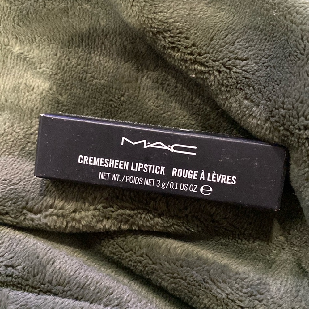 MAC Cosmetics Cremesheen Lipstick BRAND NEW in shade: MODESTY.